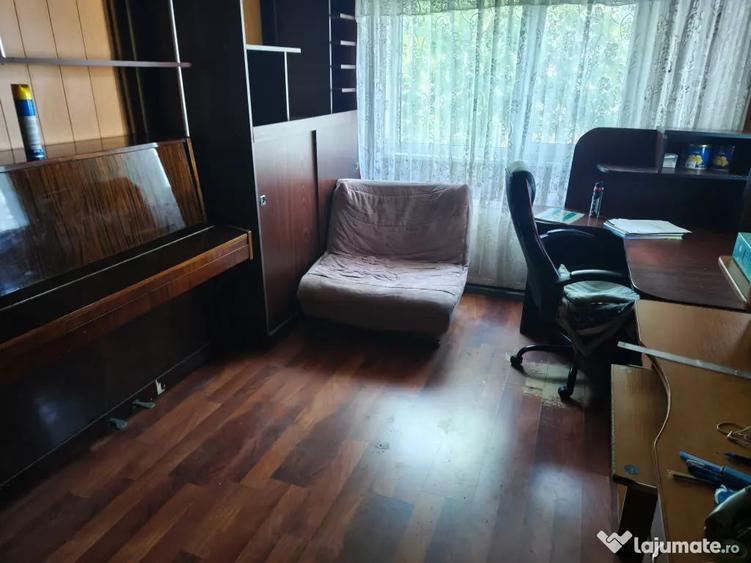 Apartament cu 3 camere decomandat în Micro 17