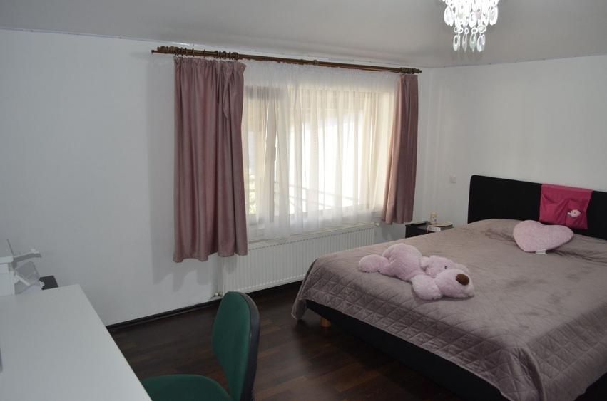 Casă cu 4 camere în Mocira