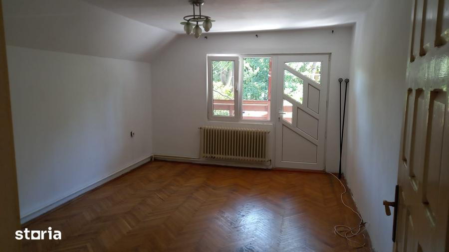 Casă cu 4 camere cu Teren 600 Mp în Ostroveni