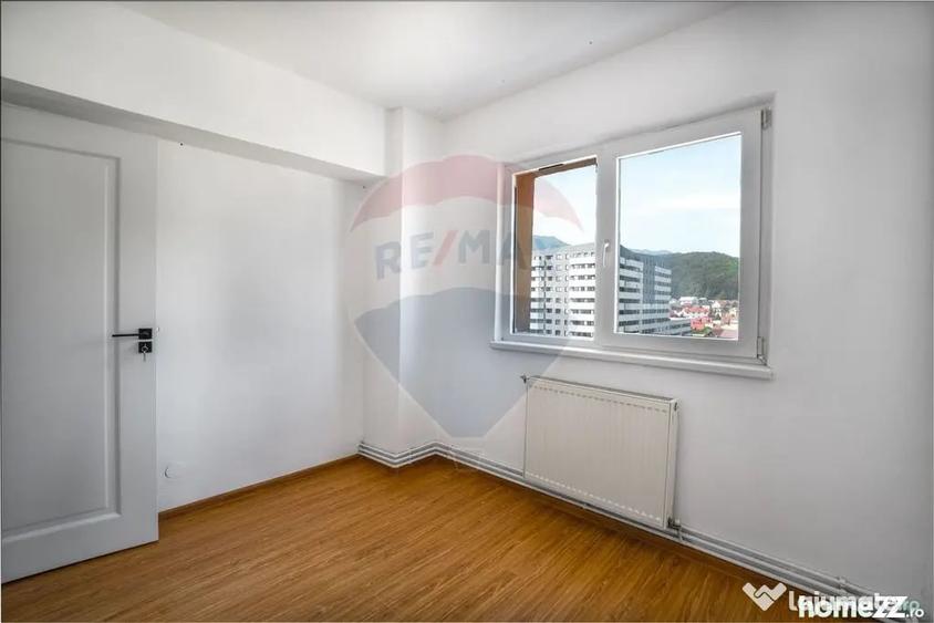 Apartament cu 4 camere decomandat în Răcădău