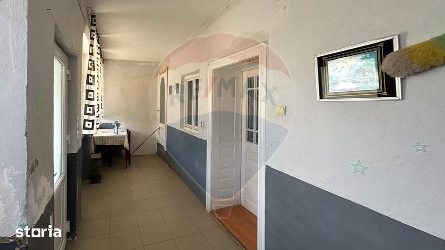 Casă cu 3 camere semidecomandat cu Teren 2241 Mp în Sânnicolau Român