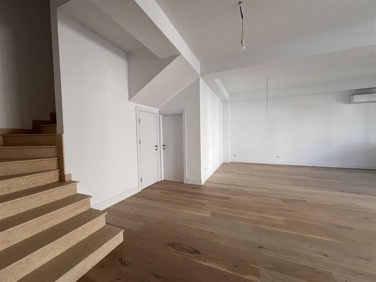 Casă individuală cu 9 camere cu Canalizare în Corbeanca
