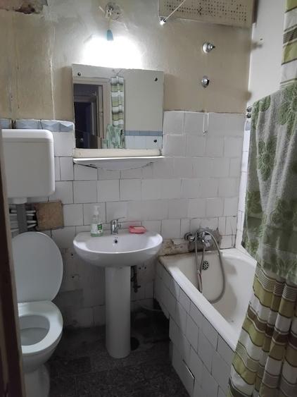 Apartament cu 3 camere decomandat în Zăvoi