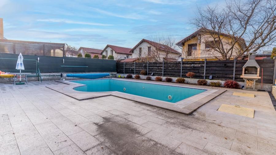 Casă individuală cu 4 camere cu Piscina în Borhanci