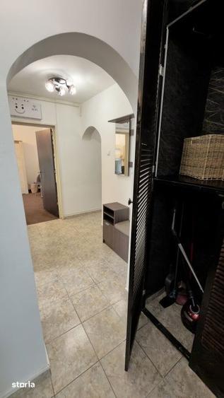 Apartament cu 2 camere decomandat, mobilat în Tei