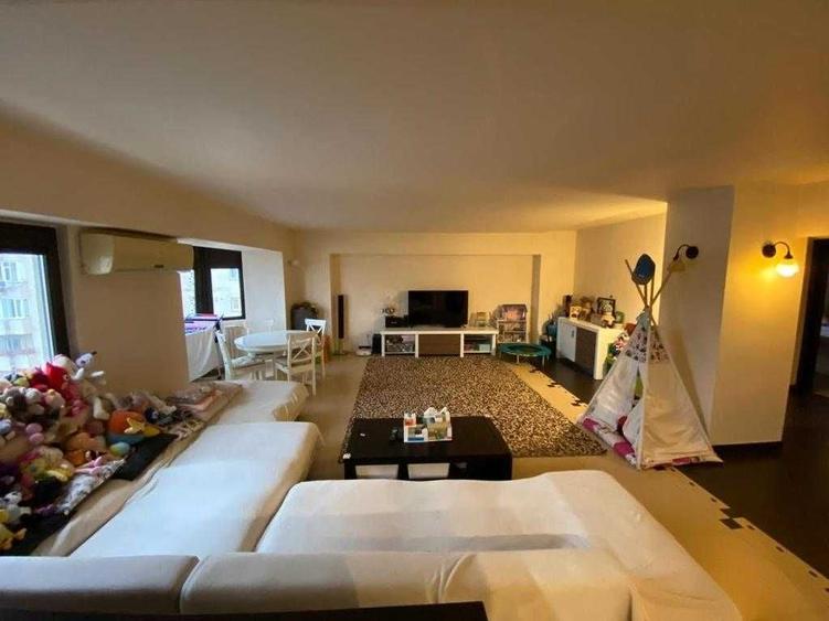 Apartament cu 4 camere decomandat în Gară