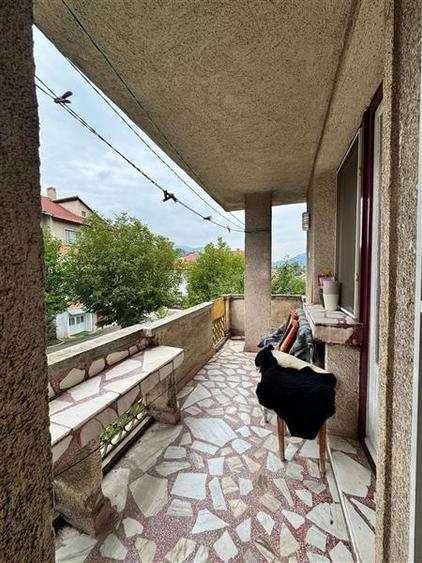 Apartament cu 4 camere decomandat, mobilat în Micul Dallas