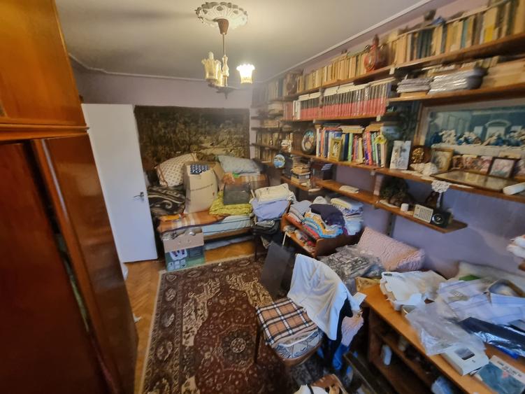 Apartament cu 2 camere semidecomandat în Podu Roș