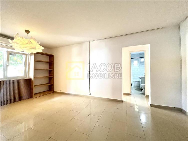 Apartament cu 3 camere decomandat, mobilat în 9 Mai