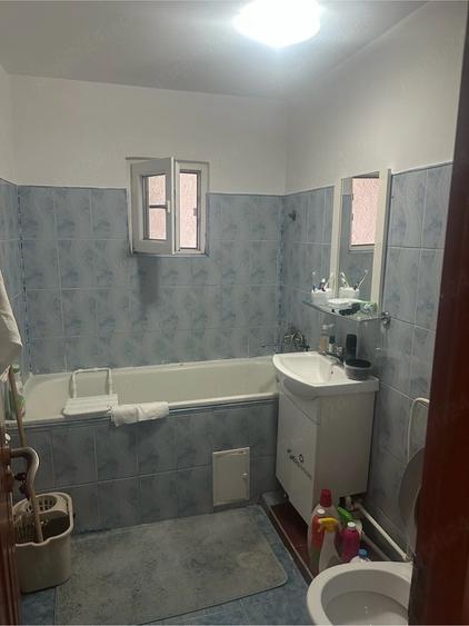 Apartament cu 3 camere decomandat în Buzaului