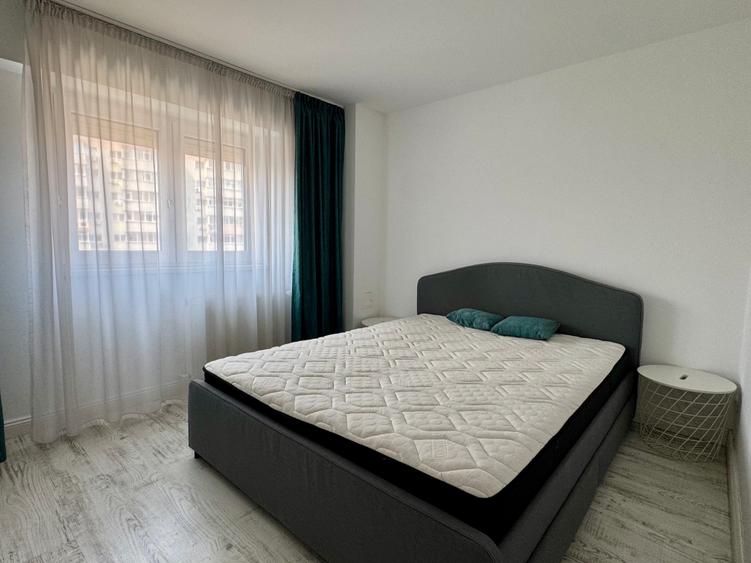 Apartament cu 3 camere semidecomandat în Ștefan cel Mare