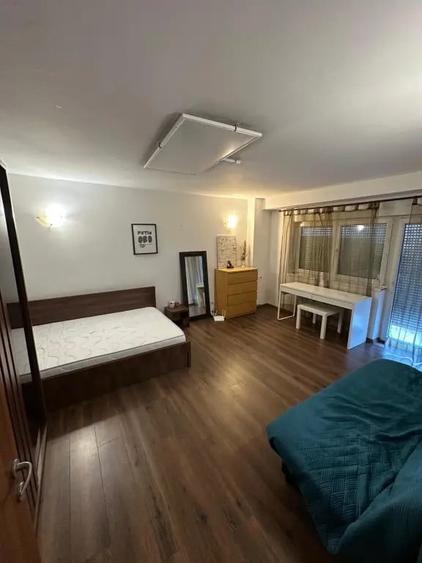 Garsonieră decomandată în Decebal