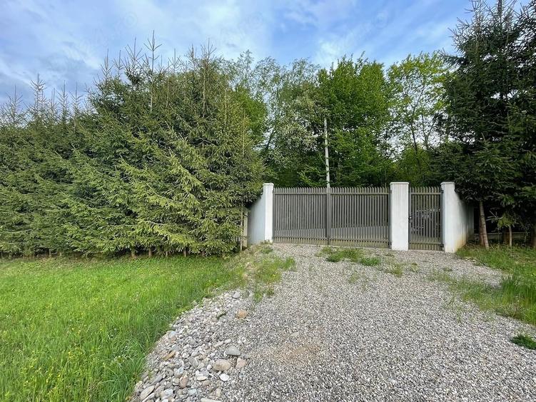 Teren de 3700 mp, în Piatra