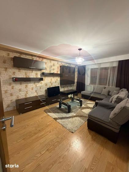 Apartament cu 3 camere decomandat, mobilat în Craiovița Nouă