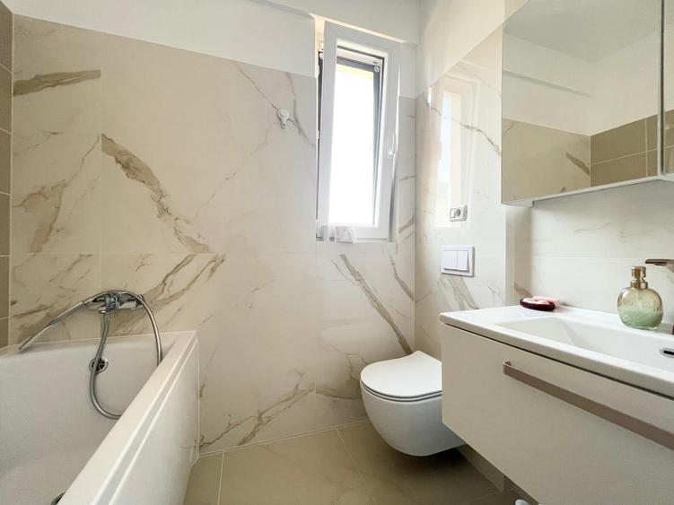 Apartament cu 3 camere decomandat, mobilat în Aradului