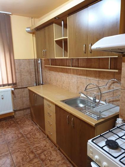 Apartament cu 2 camere semidecomandat în Lipovei