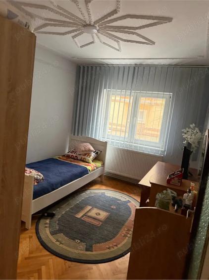 Apartament cu 3 camere decomandat în Lipovei