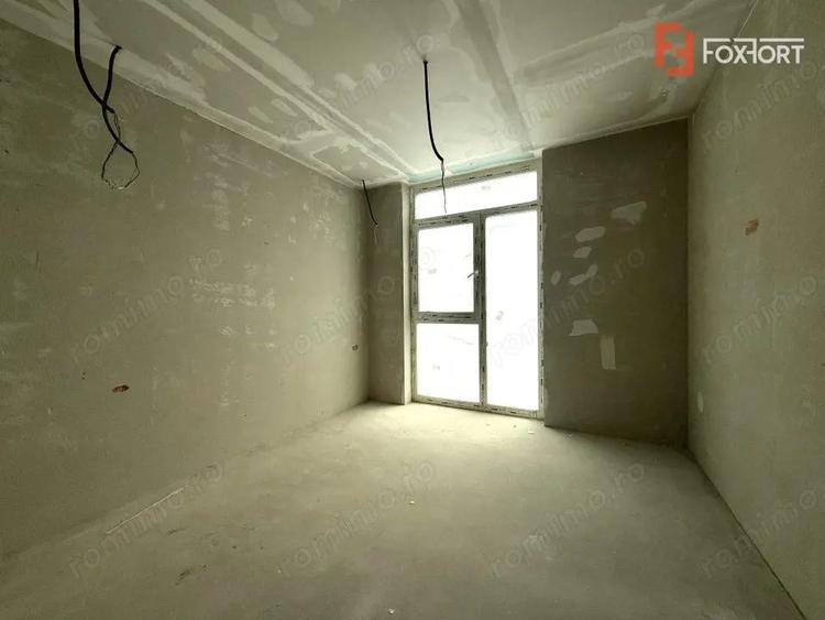 Apartament cu 3 camere decomandat în Aradului