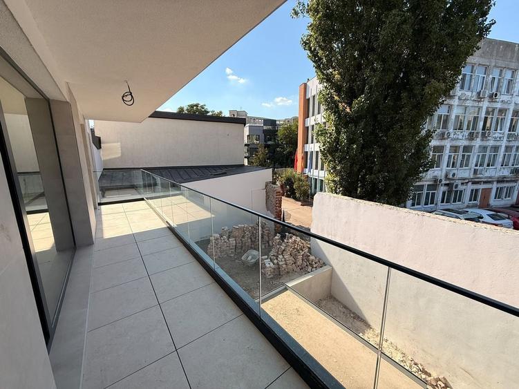 Apartament cu 3 camere semidecomandat în Unirii