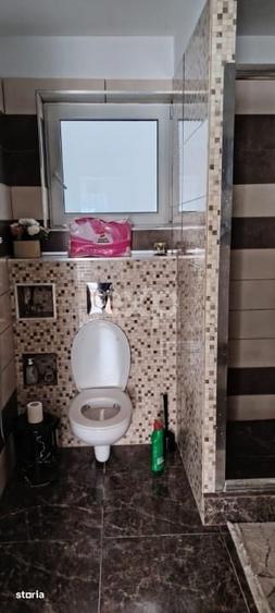 Casă cu 7 camere cu Teren 450 Mp în Central