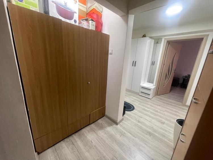 Apartament cu 3 camere decomandat, mobilat în Valea Rosie