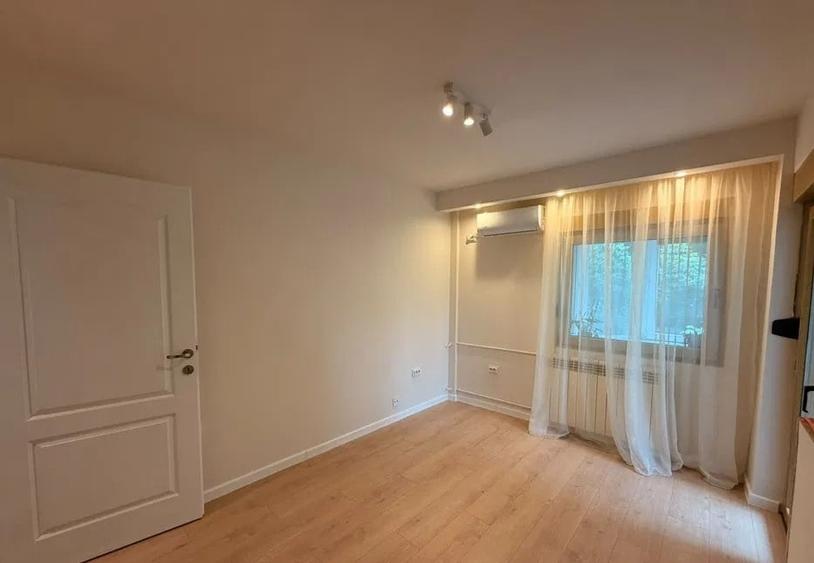 Apartament cu 4 camere decomandat, mobilat în Aviatorilor