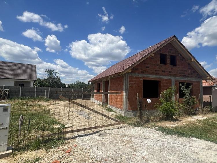 Casă cu 2 camere în Biharia