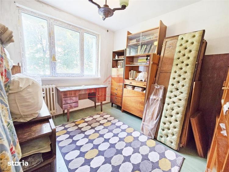 Apartament cu 4 camere decomandat în Drumul Taberei