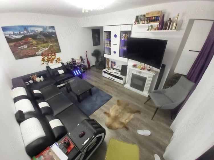 Apartament cu 3 camere decomandat în Metalurgiei