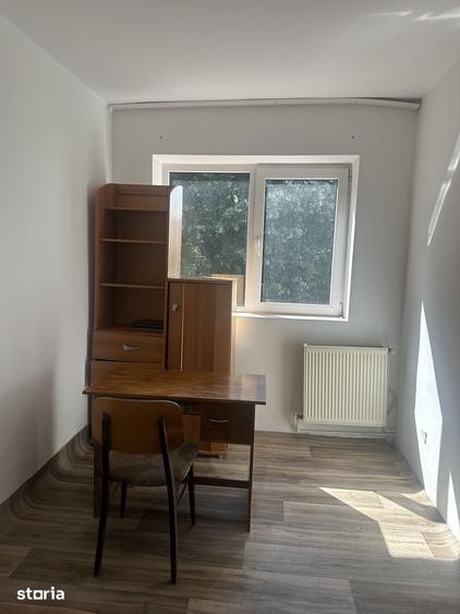 Apartament cu 3 camere semidecomandat în Central