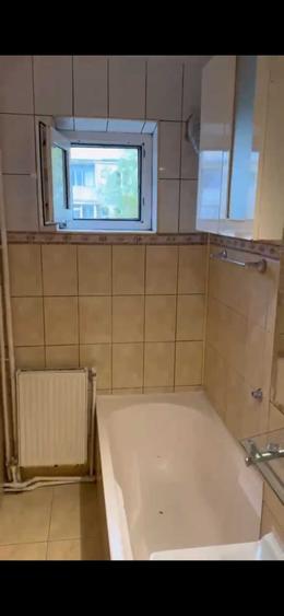 Apartament cu 3 camere semidecomandat în Alexandru cel Bun