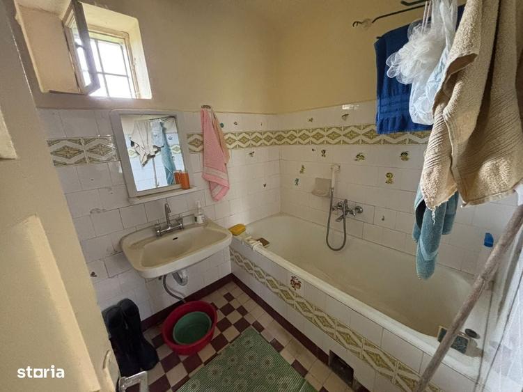 Casă cu 4 camere decomandat în Mândra