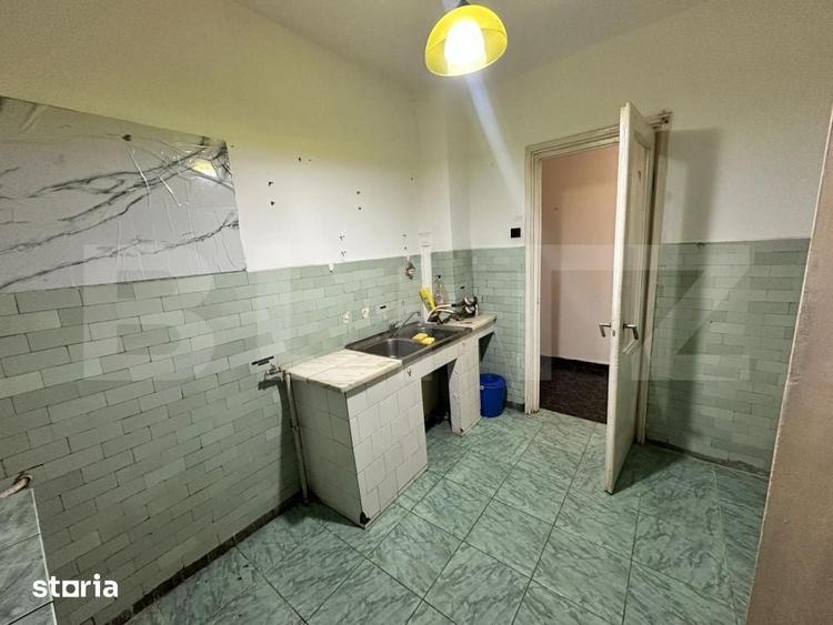 Apartament cu 3 camere semidecomandat în Rovine