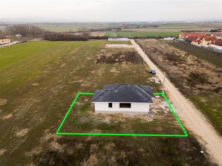 Casă individuală cu 3 camere cu Teren 568 Mp în Oșorhei