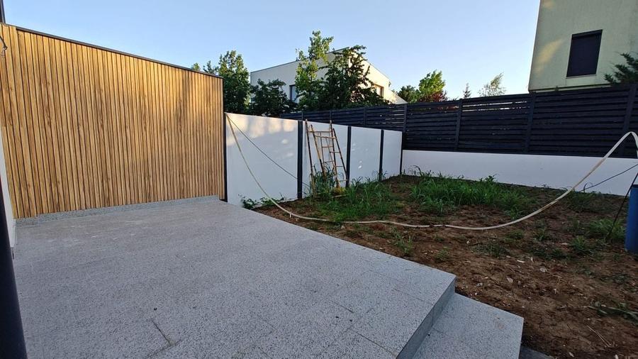 Duplex cu 4 camere cu Canalizare în Ostratu