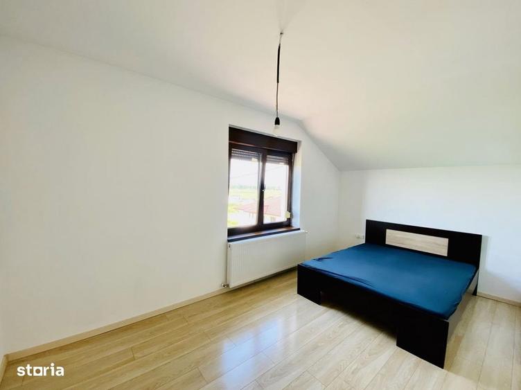 Casă cu 4 camere cu Teren 372 Mp în Roșia