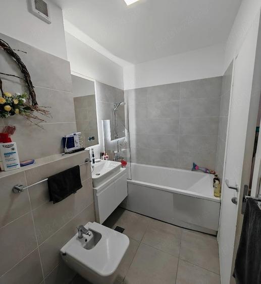 Apartament cu 6 camere decomandat în Canta