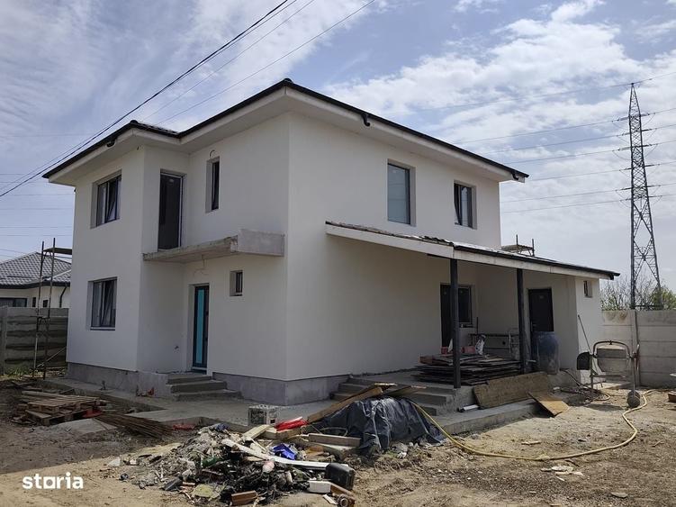 Casă cu 4 camere în Bâcu