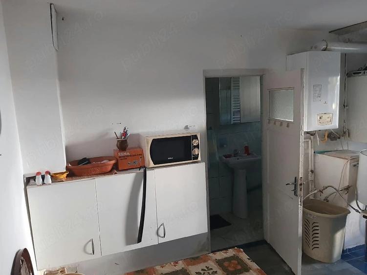 Casă cu 4 camere cu Teren 300 Mp în Andronache