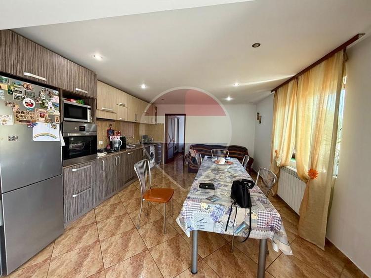 Casă individuală cu 4 camere cu Teren 720 Mp în Vânători