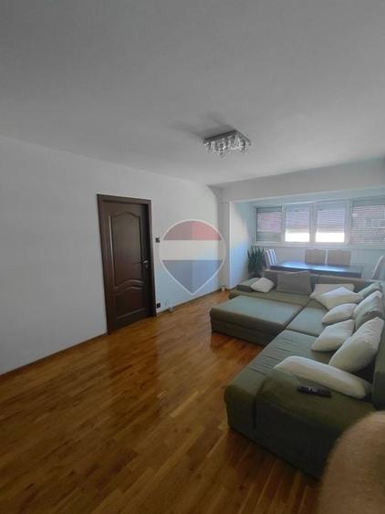 Apartament cu 2 camere semidecomandat, mobilat în Titan