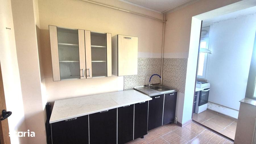 Apartament cu 3 camere semidecomandat în Țiglina 1