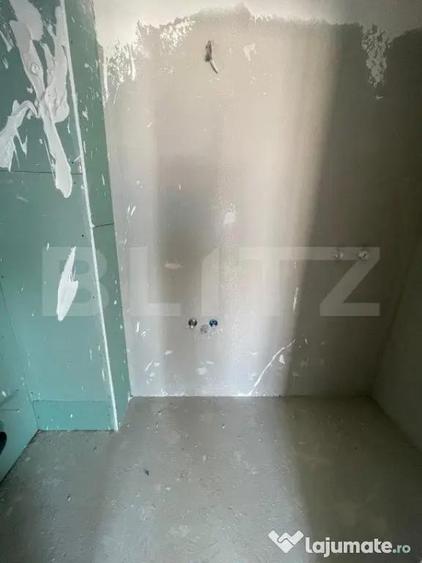 Apartament cu 3 camere semidecomandat în Torontalului