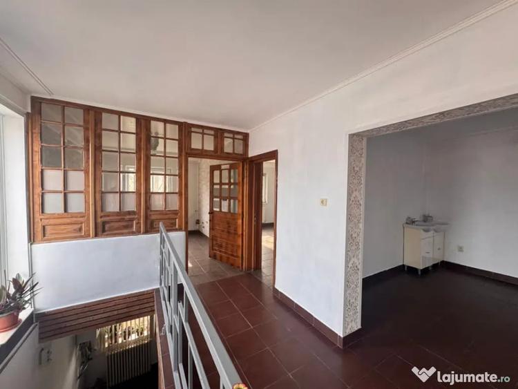 Casă cu 3 camere cu Teren 164 Mp în Delfinariu