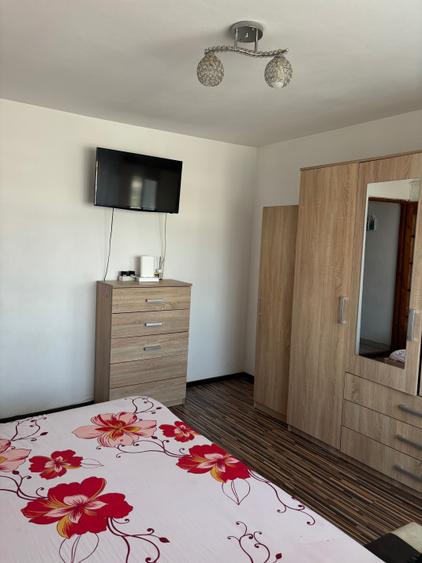 Apartament cu 2 camere decomandat, mobilat în Exterior Vest