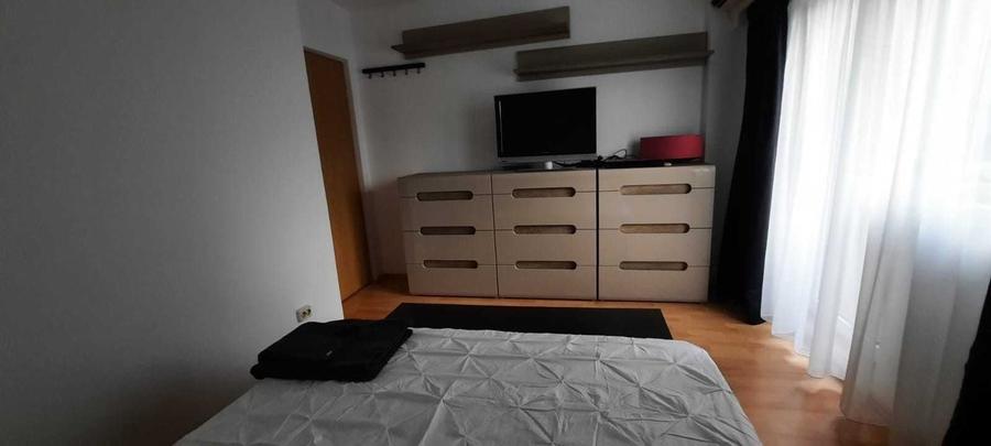 Apartament cu 2 camere decomandat în Victoriei