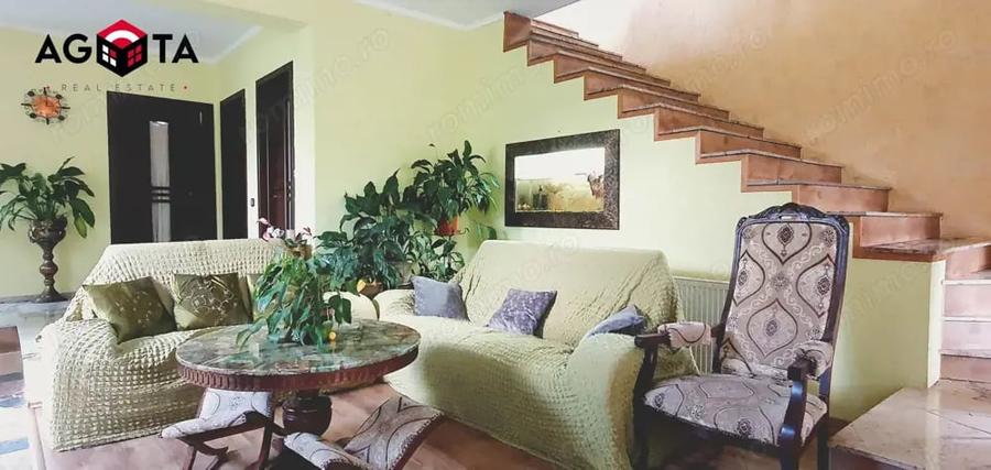 Casă cu 5 camere cu Teren 733 Mp în Luna