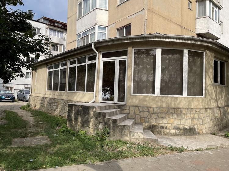 Apartament cu 3 camere decomandat în Milcov
