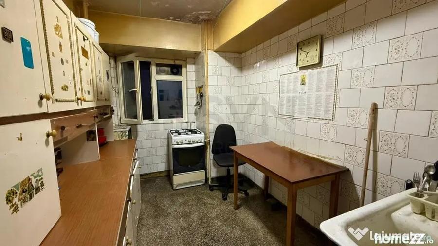 Apartament cu 4 camere decomandat în Colentina
