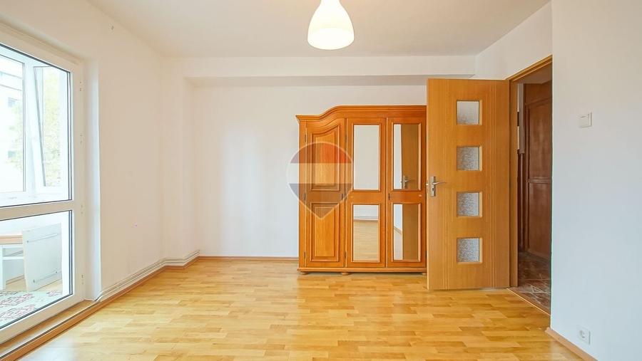 Apartament cu 3 camere decomandat în Gemenii